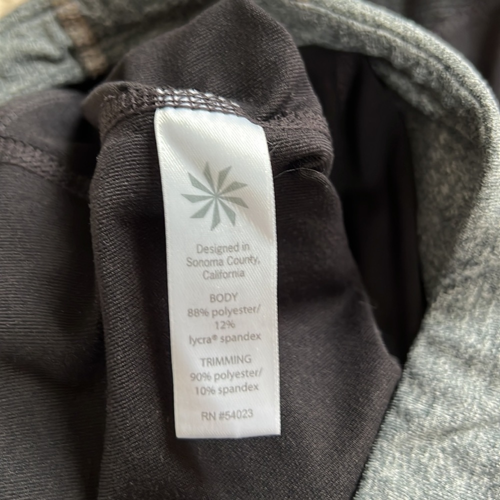 Athleta 2-in1 Be Free Skirted Capri Leggings Side Pockets, Back Zip Pocket XS - Picture 7 of 8
